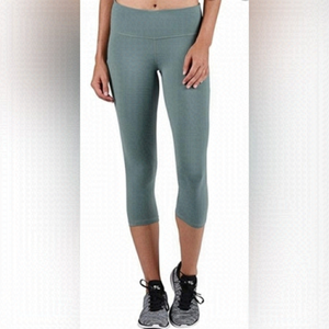 GLYDER Green Cropped Leggings: Moss